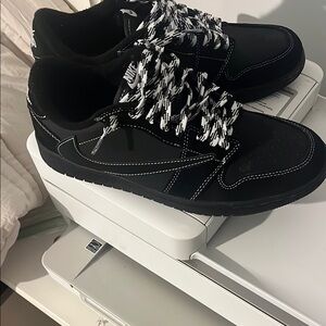 Nike Black travis lows